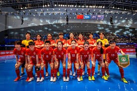 詹姆斯40分里程碑，湖人锁定季后赛